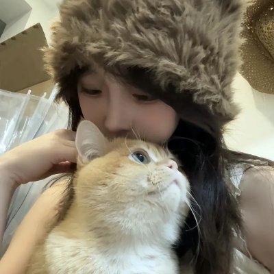 随盲柳入眠的女人